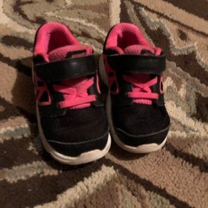 Girls toddler Nike pink black 7 c EUC
